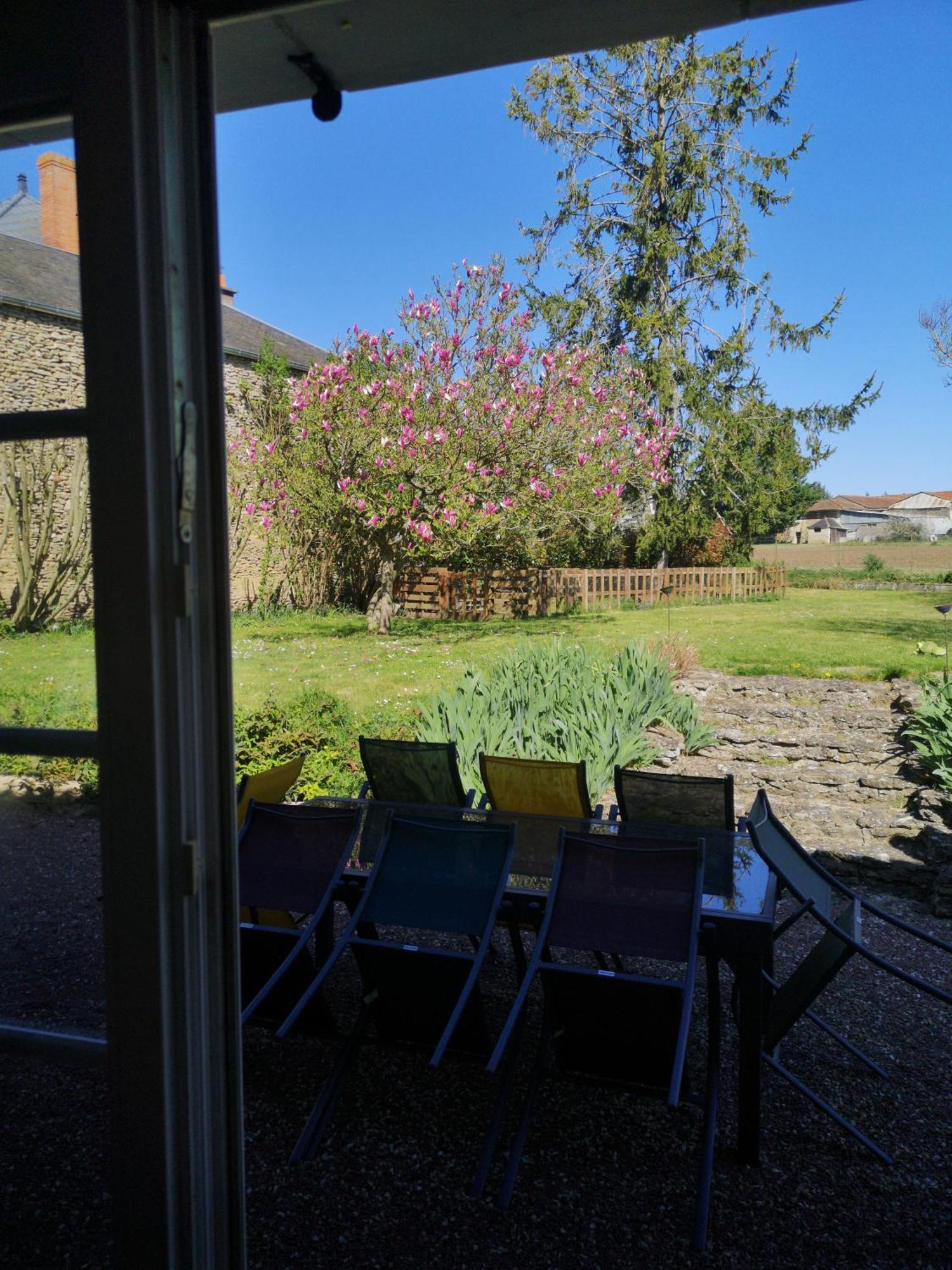 La Ferme Du Grand Bois Apartment Mouterre-Silly Bagian luar foto